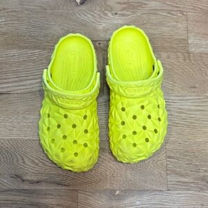 CROCS Kids Classic Clog in Neon Yellow